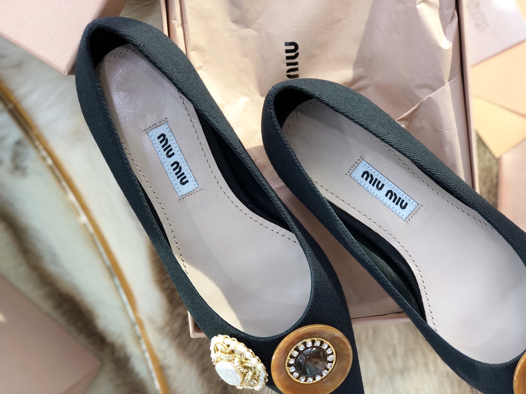 Miu Miu Classic Luxury Leather Shoe Loafer Ref 6