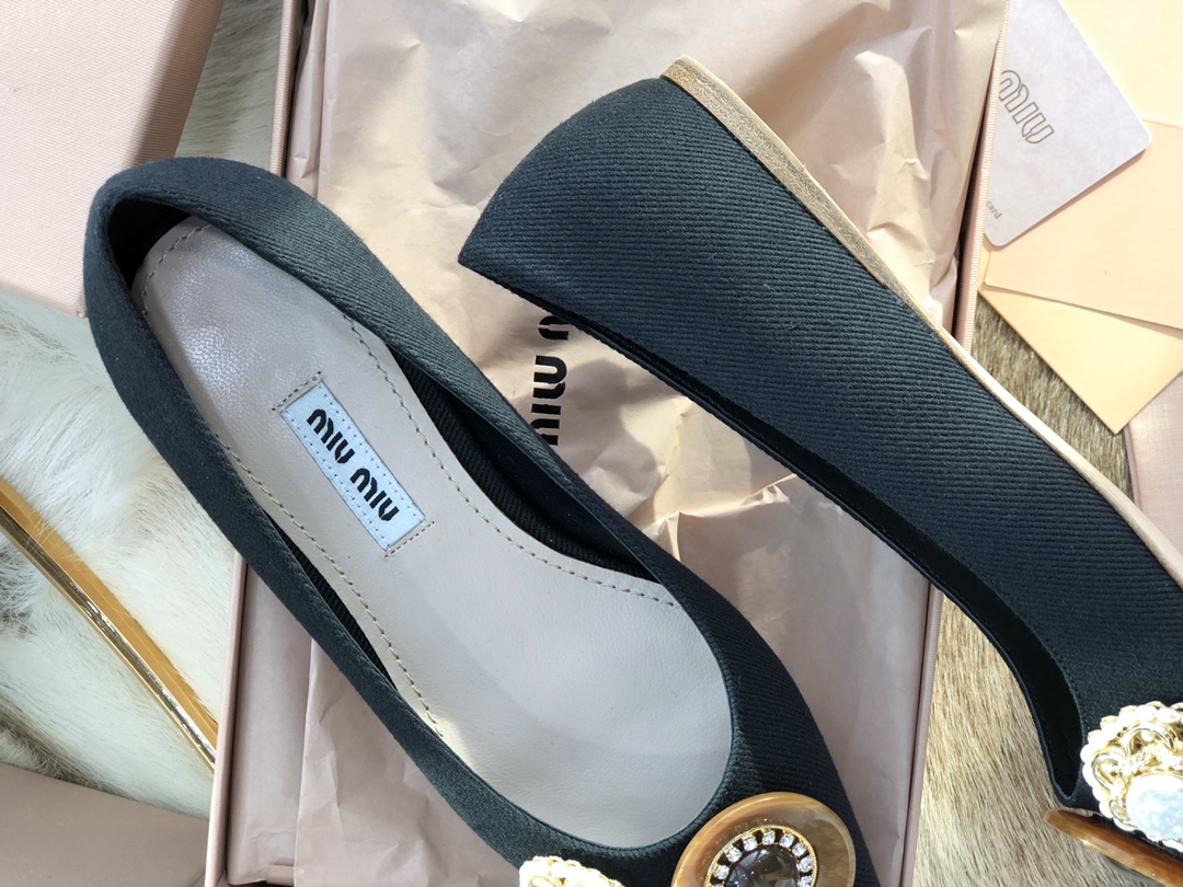 Miu Miu Classic Luxury Leather Shoe Loafer Ref 7
