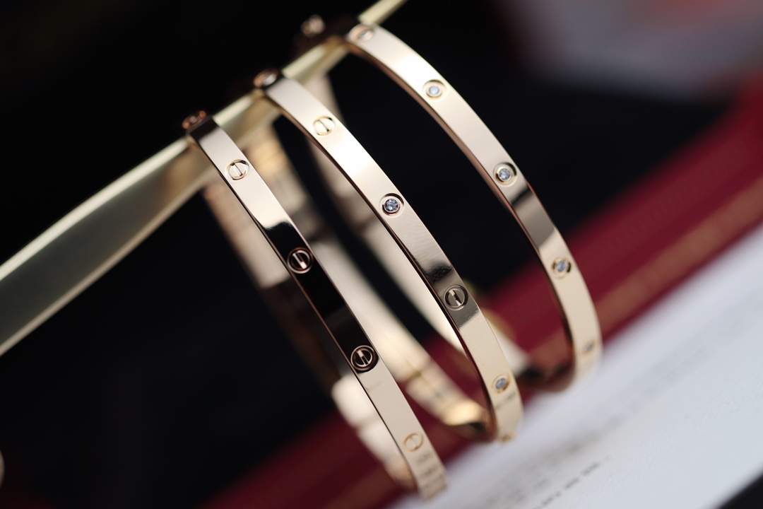 NO:634953,LOVE narrow version, no diamonds/6 diamonds/can be customized, rose gold, platinum, gold. There is also a small amount in stock, gold, Cardia high-end jewelry19860909LOVE窄版 款式无钻/6钻/ 可定制 玫瑰金 白金 黄金 也有少量现货哦,,gold,卡迪亚高端饰品,Jewelry