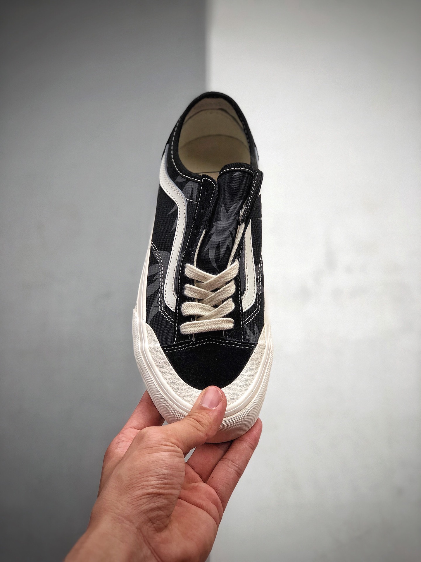 150   Vans Style 36 Cecon SF 半月包头黑枫叶