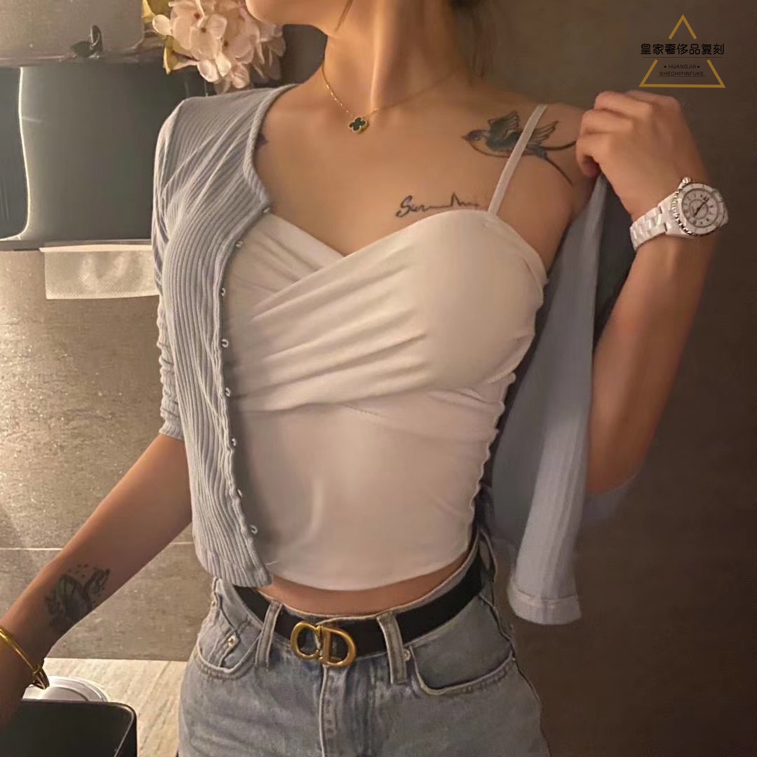 Chanel 女生带香奈儿J12，真性感，真 色