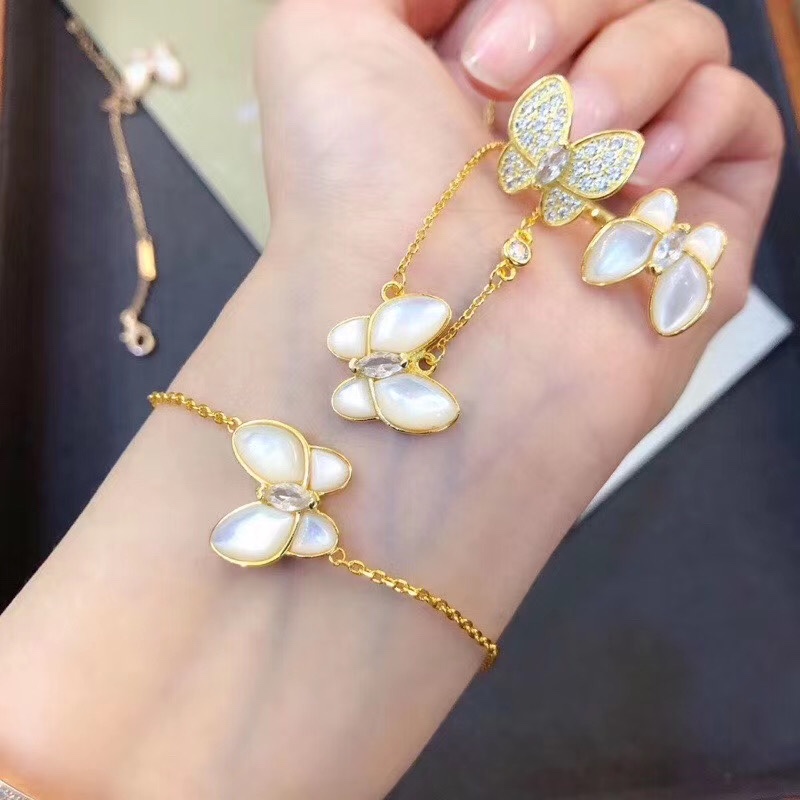 Van Cleef & Arpels VCA 梵克雅宝 天然白贝母 蝴蝶，手链，戒指 ， 扣， logo，玫瑰金，黄金色两色可选