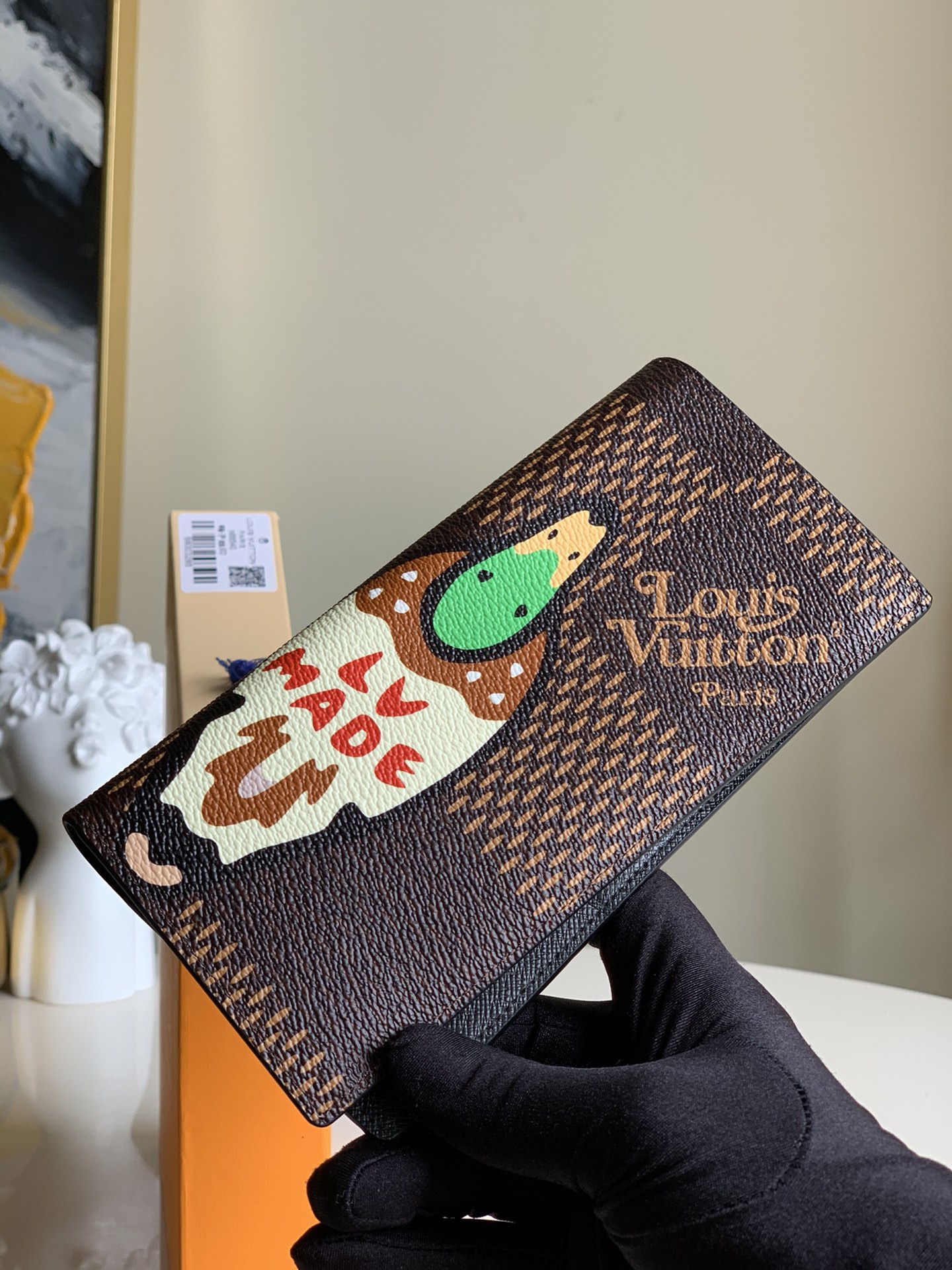 NO:395950,[Exclusive real photo N66540 duck silk screen] This wallet made of canvas exudes an unstoppable masculinity. It has plenty of space and complete functions. It can be easily stored in the jacket pocket. It can hold change, credit cards and banknotes. Size 19X10cm A., LV [original leather], louis vuitton, wallets, jackets & coats19860909【独家实拍N66540鸭子丝印】这款用帆布制作的钱包散发着势不可挡的阳刚之气.空间充足,功能齐全,可轻易地收纳入外套口袋.可以装零钱、信用卡和纸币.尺寸19X10cm A.,LV【原厂皮】,louis vuitton,wallets,jackets & coats,Bag