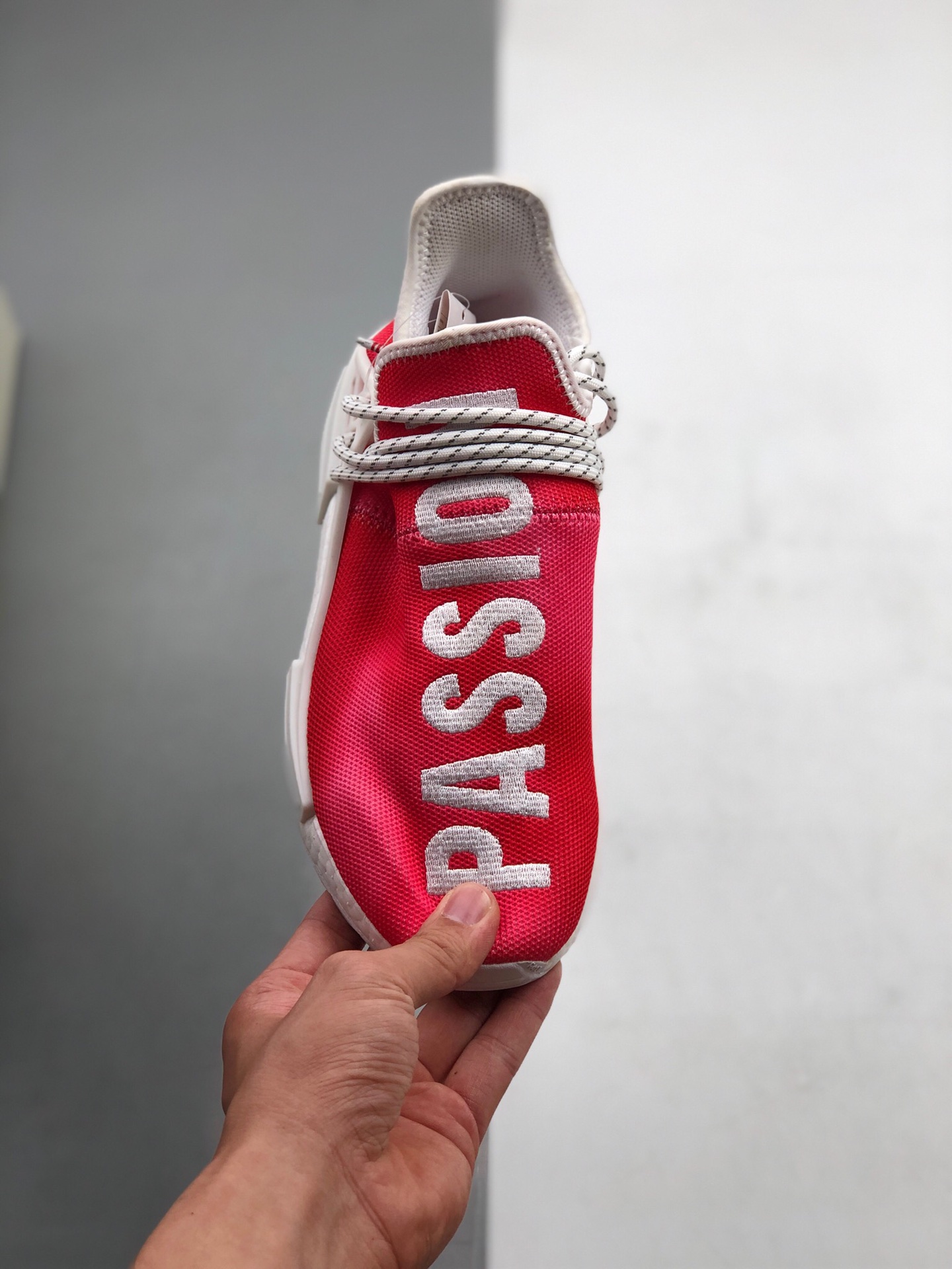 110 阿迪菲董 Adidas Human Race HU Pharrell菲董联名全掌Boost缓震轻便跑步鞋