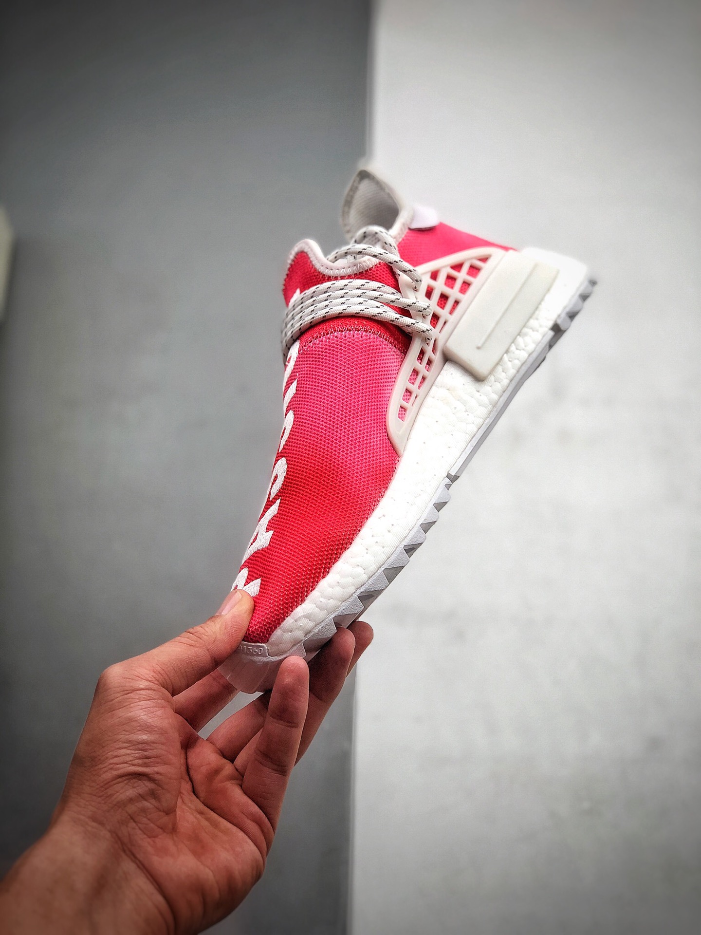 110 阿迪菲董 Adidas Human Race HU Pharrell菲董联名全掌Boost缓震轻便跑步鞋