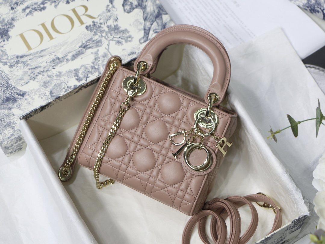 Сумка Lady Dior, авечая скура, узор у выглядзе рашоткі, дзве ручкі, ланцужок, ручная сумка