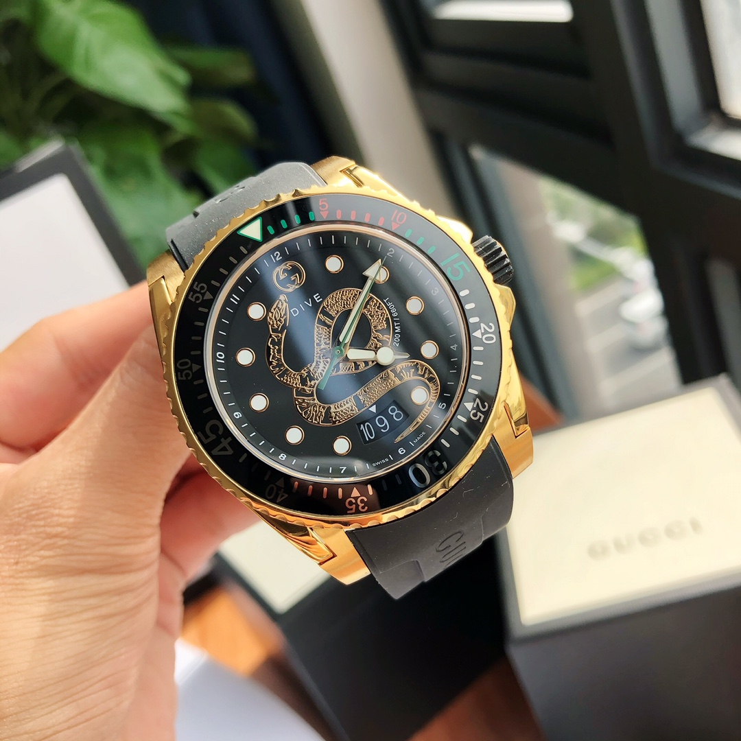 Часы Gucci
