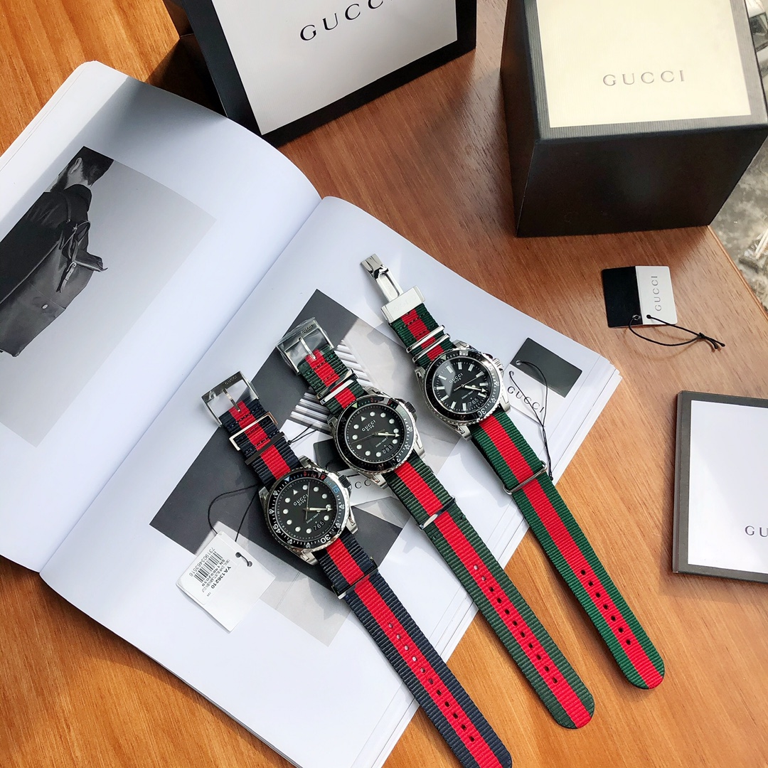 批:650 原盒:50 古驰 GUCCI 新款男士潜水表，45mm表径，防眩目蓝宝石玻璃，超强夜光，200m防水，原装瑞士机芯，经典三彩尼龙编织带，现货好价出，全套盒子配送。自留、送礼最佳首选！