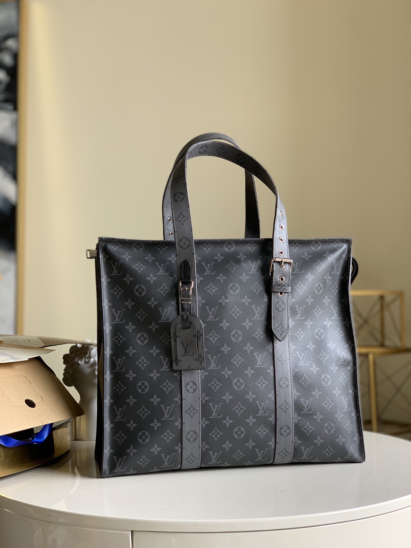 NO:395945,【Exclusive real photo N45379】New Cabas Zippe Large Handbag 38.0 x 44.0 x 21.0 cm (Length x Height x Width) Monogram Eclipse Coated Canvas and Monogram Eclipse Reverse Coated Canvas Fabric Lined Coated Leather Trim Metal Parts Adjustable Handle Brand Zipper Inner Bag M.,LV【Original Leather】,louis vuitton,versace,cowhide19860909【独家实拍N45379】New Cabas Zippe 大号手袋38.0 x 44.0 x 21.0 cm (长 x 高 x 宽) Monogram Eclipse 涂层帆布和 Monogram Eclipse Reverse 涂层帆布织物内衬牛皮饰边金属件可调节手柄名牌拉链内袋 M.,LV【原厂皮】,louis vuitton,versace,cowhide,Bag