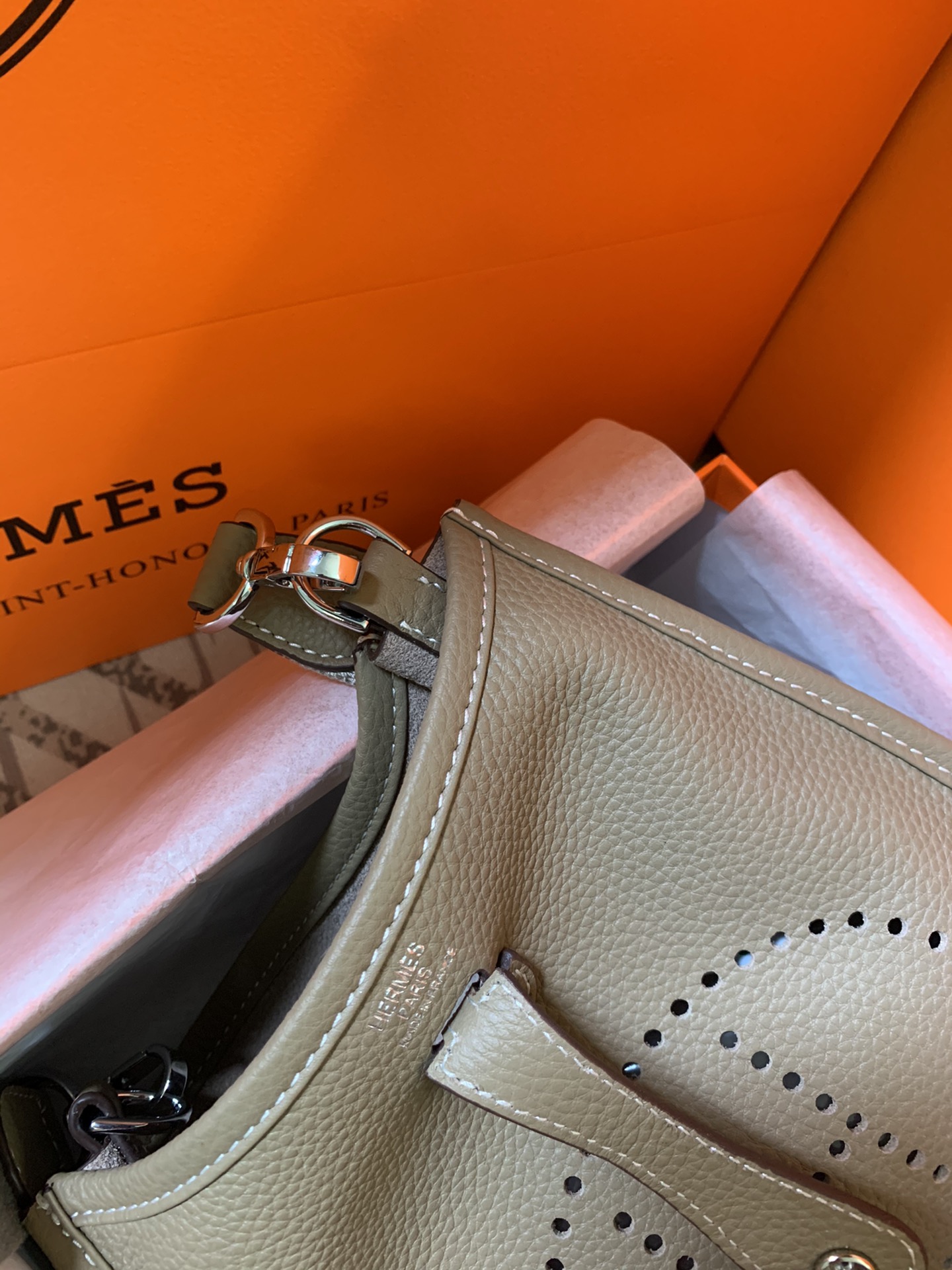 Evelyne mini 伊芙琳迷你 Togo 牛皮製 超ソフト手触り 夏季コーデに最適