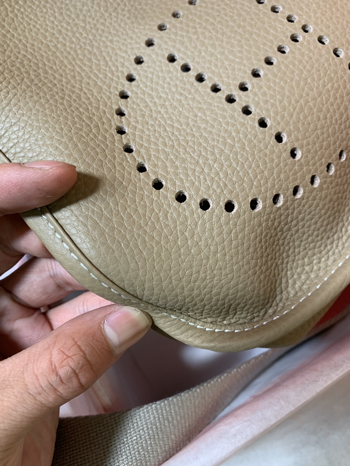 Evelyne mini 伊芙琳迷你 Togo 牛皮製 超ソフト手触り 夏季コーデに最適