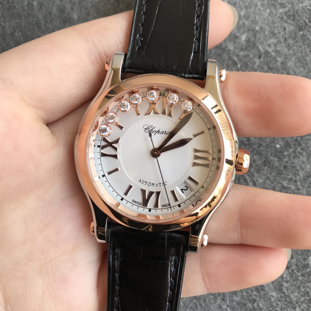 NO:392100,A masterpiece of ingenuity, accumulate strength and make achievements!  [Agile diamonds, brilliant Xiao.bang!  】Fixed all shortcomings of the market version. Diamonds are more beautiful, with more detailed details and higher restoration. The ingenious work - Chopard Hay Diamonds Machinery Series 278559 watch is a gorgeous appearance!  [Case] ​​The watch size is 36mm, and the case made of highly polished process is made of 316 stainless steel. You can enjoy the freely sliding Swarovski diamonds between the double-layer sapphire crystal glass mirror of the watch. The ZF factory restores the original authentic product's agility and activity perfectly, showing exquisite and romantic. [Watch Buckling] uses the top American alligator leather strap in line with the original product. The material is soft and it is super comfortable to wear. The original buckle is delicate and exquisite. Every detail of the authentic product is fully displayed. [Movement] uses the Seagull 2892 automatic upspin movement with the same structure as the authentic product. The balance wheels of the two are consistent, and the direction and winding feel of the debugging calendar are 100% consistent with the original. ZF's elegant work - interprets fashion, full of freedom!  Welcome all watch friends to taste it!  , swarovski,chopard,crocodile skin19860909匠心之作,厚积薄发！【灵动美钻 璀璨萧.邦！】修正了市面版本的所有不足.钻石更靓,细节更精,还原度更高.匠心之作——萧邦Hay Diamonds机械系列278559腕表华丽登场！【表壳】腕表尺寸36mm,高度抛光工艺制作而成的表壳采用316精钢制作.可以在腕表双层蓝宝石水晶玻璃表镜之间,恣意欣赏自在滑动的施华洛世奇美钻.ZF厂将原版正品的灵动活跃完美还原,尽显精致浪漫.【表带 扣】与原装一致采用最顶级的美洲短吻鳄鱼皮表带,材质柔软,佩戴超级舒服.原装表扣,细腻精致.将正品的每一个细节都展现得淋漓尽致.【机芯】采用与正品同一结构的海鸥2892自动上旋机芯.两者摆轮位置一致,调试日历的方向和上链手感均百分百吻合与原装.ZF优雅之作——演绎时尚,洋溢自由！欢迎各路表友品鉴！,,swarovski,chopard,crocodile skin,Watch