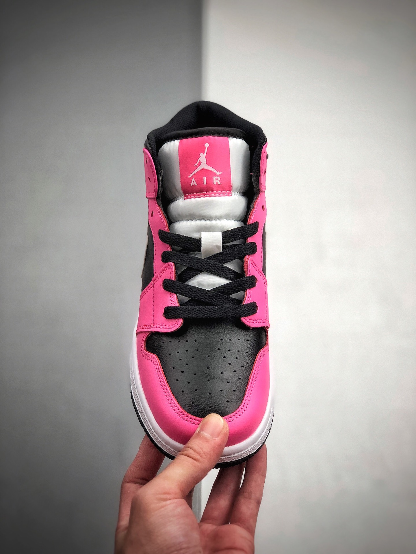 250 AirJordan1中GS“粉红冰棒”中帮运动鞋 555112 002