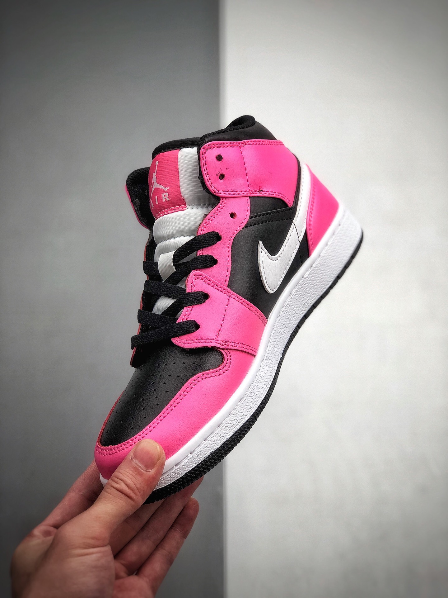 250 AirJordan1中GS“粉红冰棒”中帮运动鞋 555112 002