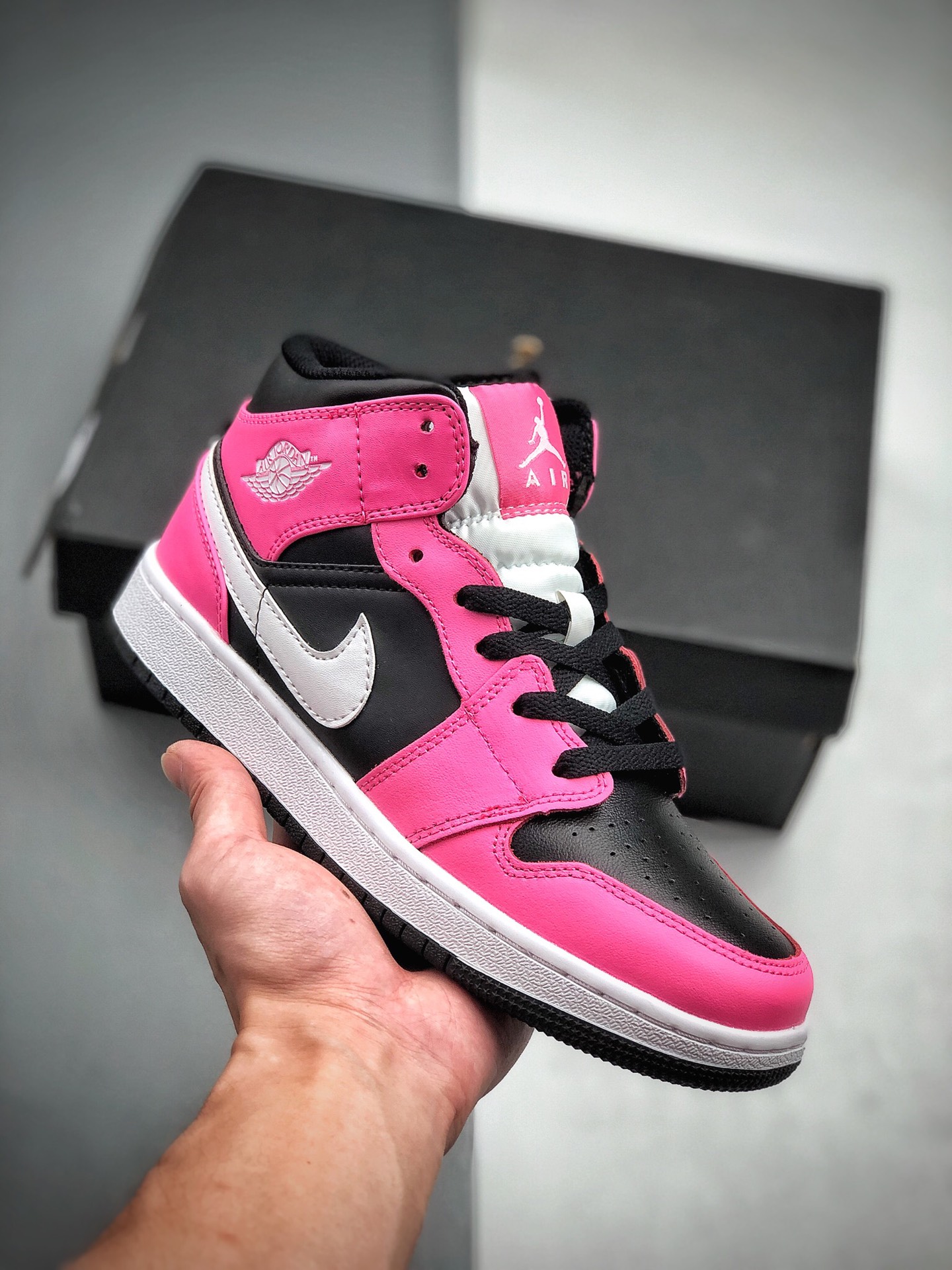 250 AirJordan1中GS“粉红冰棒”中帮运动鞋 555112 002