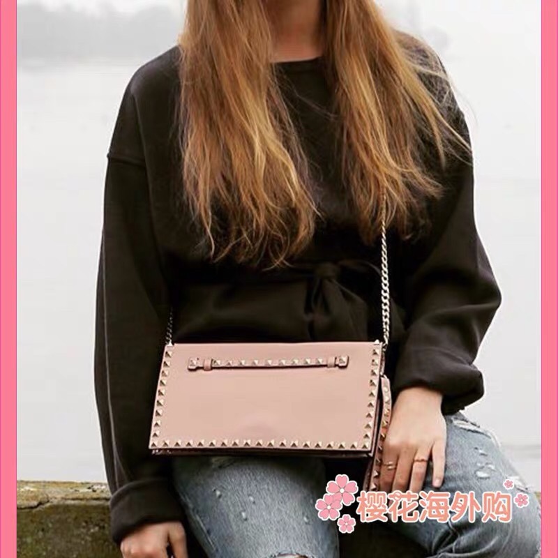 、Vacation. 华伦天奴💥专柜经典款，常年好卖❤❤❤Valentino Rocksud 超火《手包