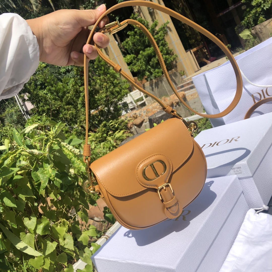 Versión superior mejorada Tamaño pequeño: 18 × 14 × 5 cm ¡Los nuevos productos de Dior están disponibles a través de ca…
