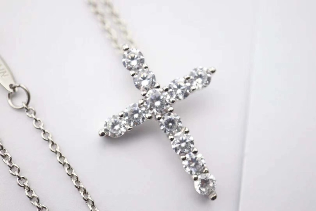 Tiffany & Co. Tiff*ny&Co.满钻十字架锁骨项链