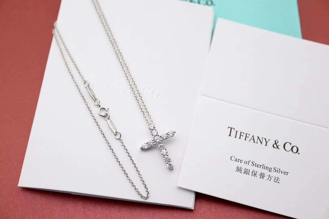 Tiffany & Co. Tiff*ny&Co.满钻十字架锁骨项链