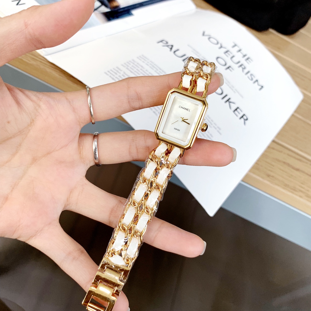 Chanel 香奈儿、编织表带、贝壳表盘～