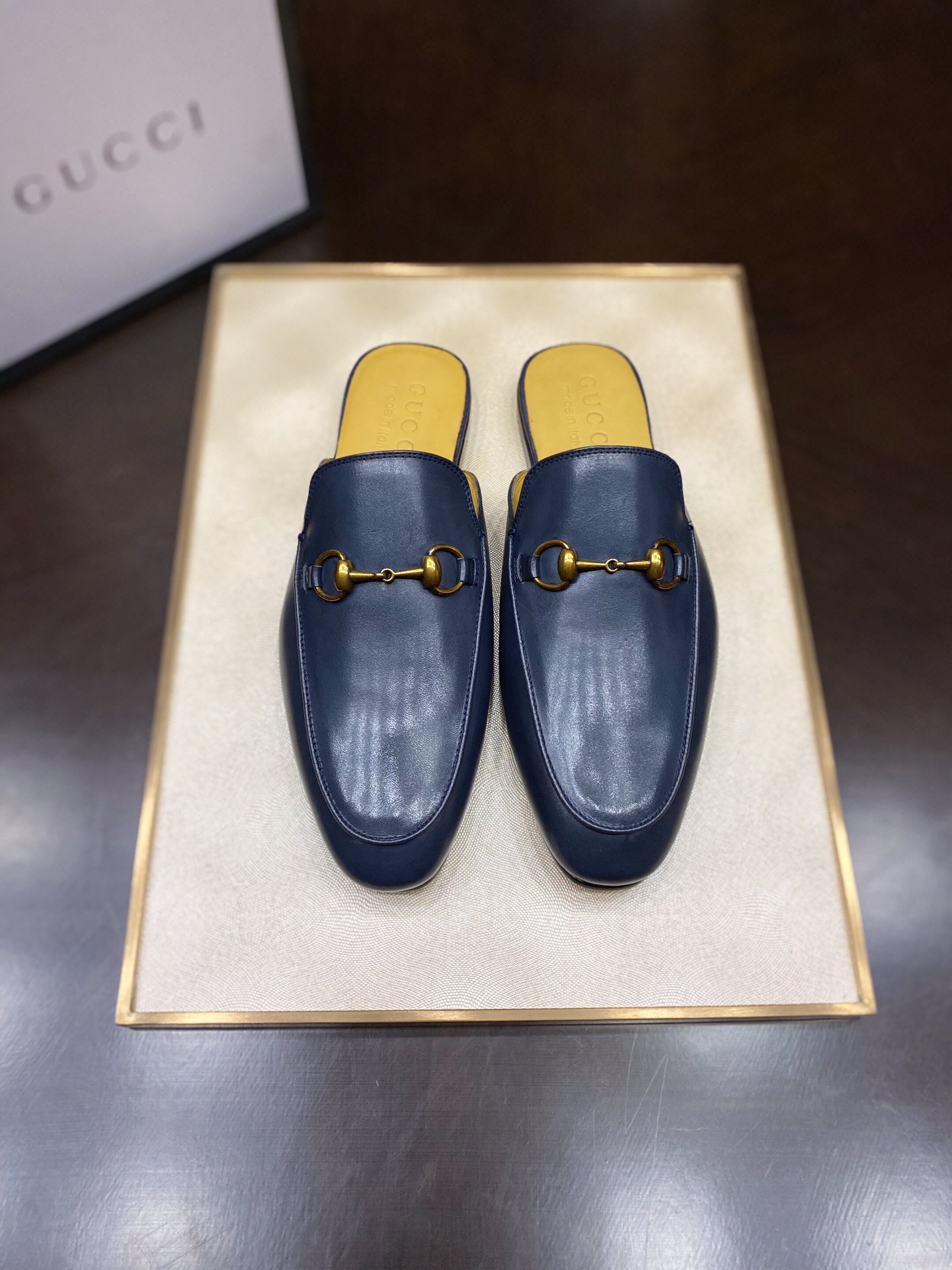 NO:349220,Spot has been released Semi-torch [highest version] Pure imported German cowhide Goodyear handmade Italian cowhide leather leather large sole Luxury materials imported fetal cow lining Low-key and luxury and integration 38/44,,cowhide,Leather soles19860909现货已出 半拖【最高版本】纯进口德国牛皮 固特异手工制作 意大利牛皮真皮大底 奢侈用料进口胎牛内里 低调与奢华与一体 38/44,,cowhide,Leather soles,Men's shoes