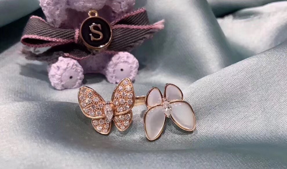 NO:102846,Vca full diamond butterfly with white flora rings between fingers. Super beautiful, the little fairy is you, VcA ring, ring19860909Vca满钻蝴蝶搭配白贝母指间戒 超级美,小仙女就是你,VcA戒指,ring,Jewelry