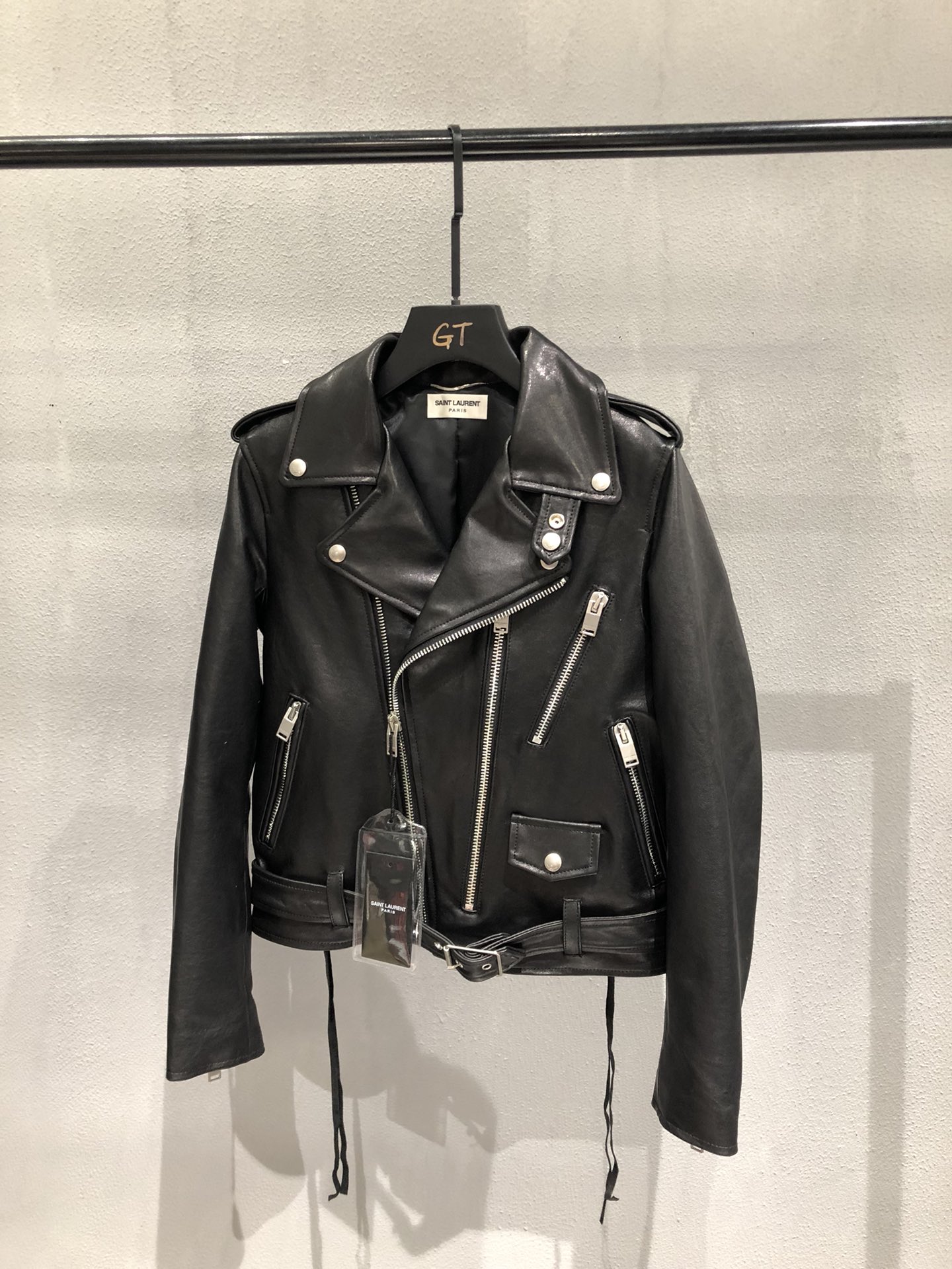 NO:744747,Blood Tooth can be made into smooth leather version and vegetable tanned leather version. The prices are different. Vegetable tanned leather is expensive, but the texture is very good. There are male and female versions. Photo of vegetable tanned leather, the thickness of vegetable tanned leather will be smaller, couple style. Original customized hardware, saint laurent-clothing, saint laurent,19860909血牙可以做光皮版和植鞣皮版,价格不同,植鞣皮贵,但是质感非常好,分男女版.照片植鞣图,植鞣皮厚会偏小一点,情侣款.原版定制五金,圣罗兰-服装,saint laurent,,Women's clothing