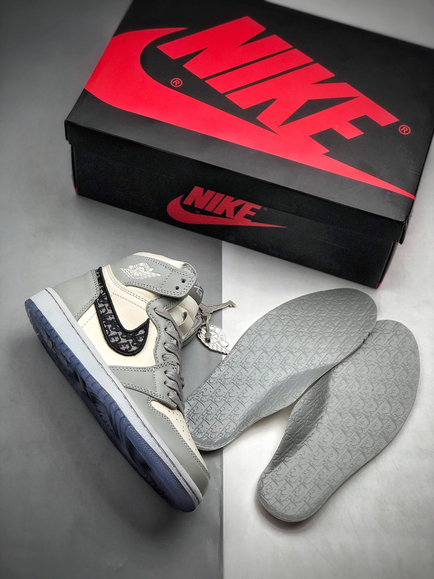 350  原盒 、耐克 Dior x Air Jordan 1 High OG “迪奥联名”AJ1中邦休闲篮球鞋553668-999