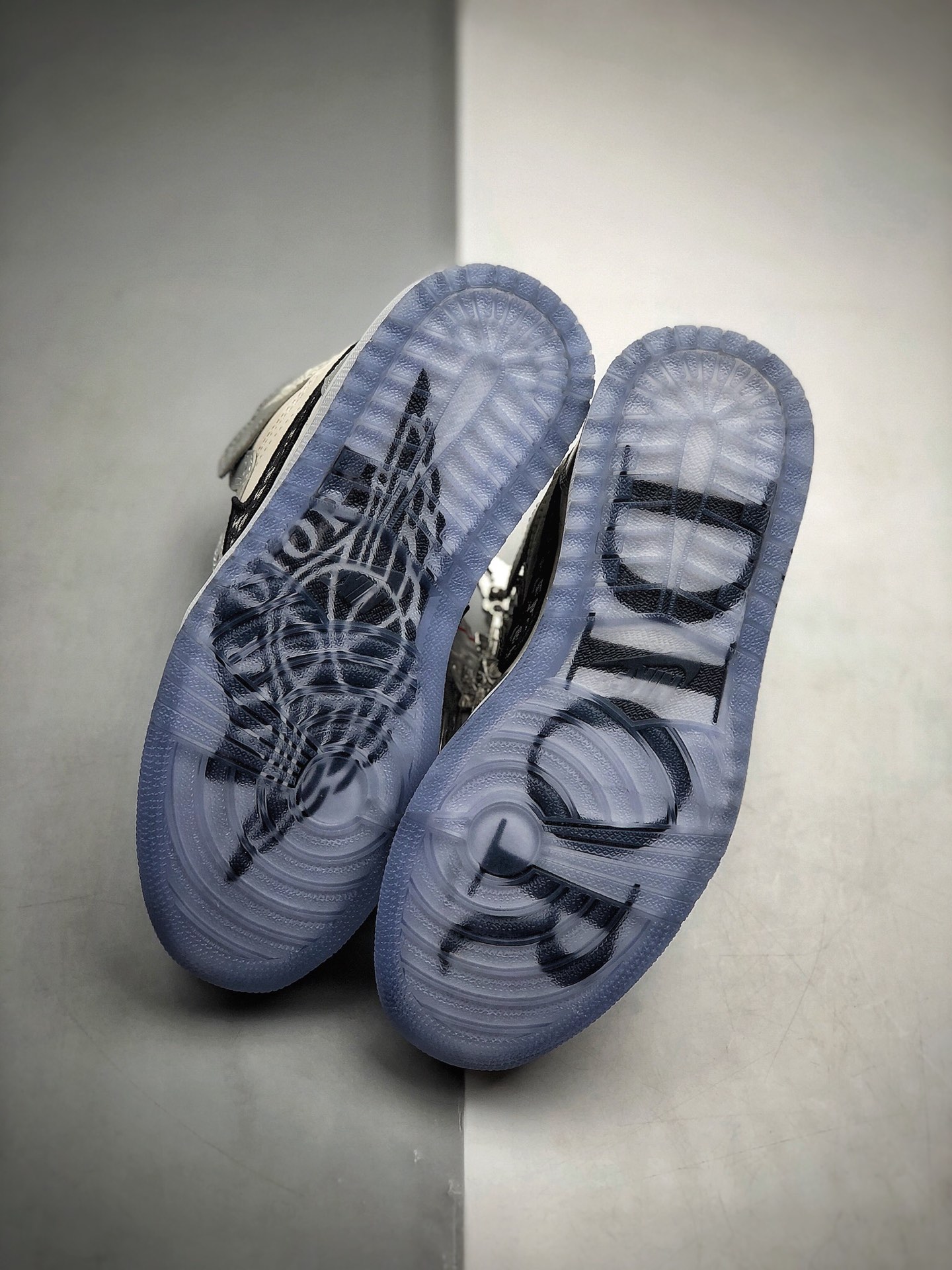 350  原盒 、耐克 Dior x Air Jordan 1 High OG “迪奥联名”AJ1中邦休闲篮球鞋553668-999