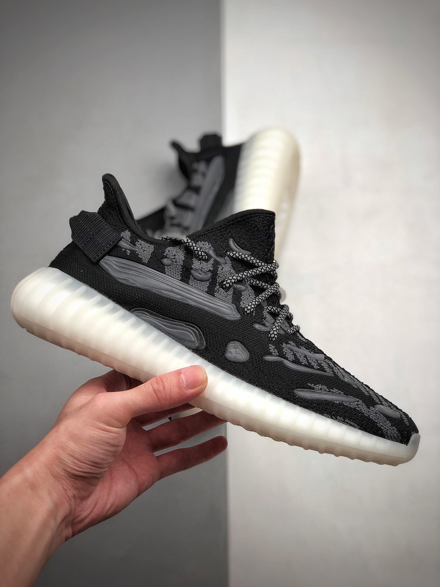350 侃爷再度联乘Adidas Yeezy Boost 350 V3  百搭轻便爆米花中底休闲运动慢跑鞋FC9219