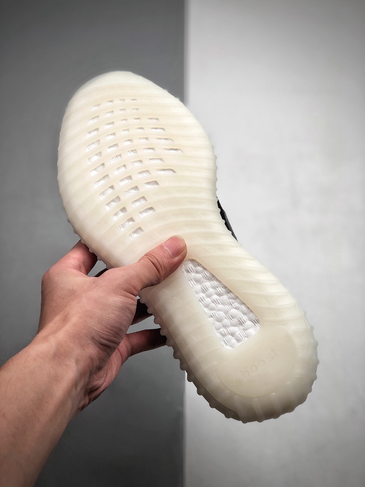 350 侃爷再度联乘Adidas Yeezy Boost 350 V3  百搭轻便爆米花中底休闲运动慢跑鞋FC9219