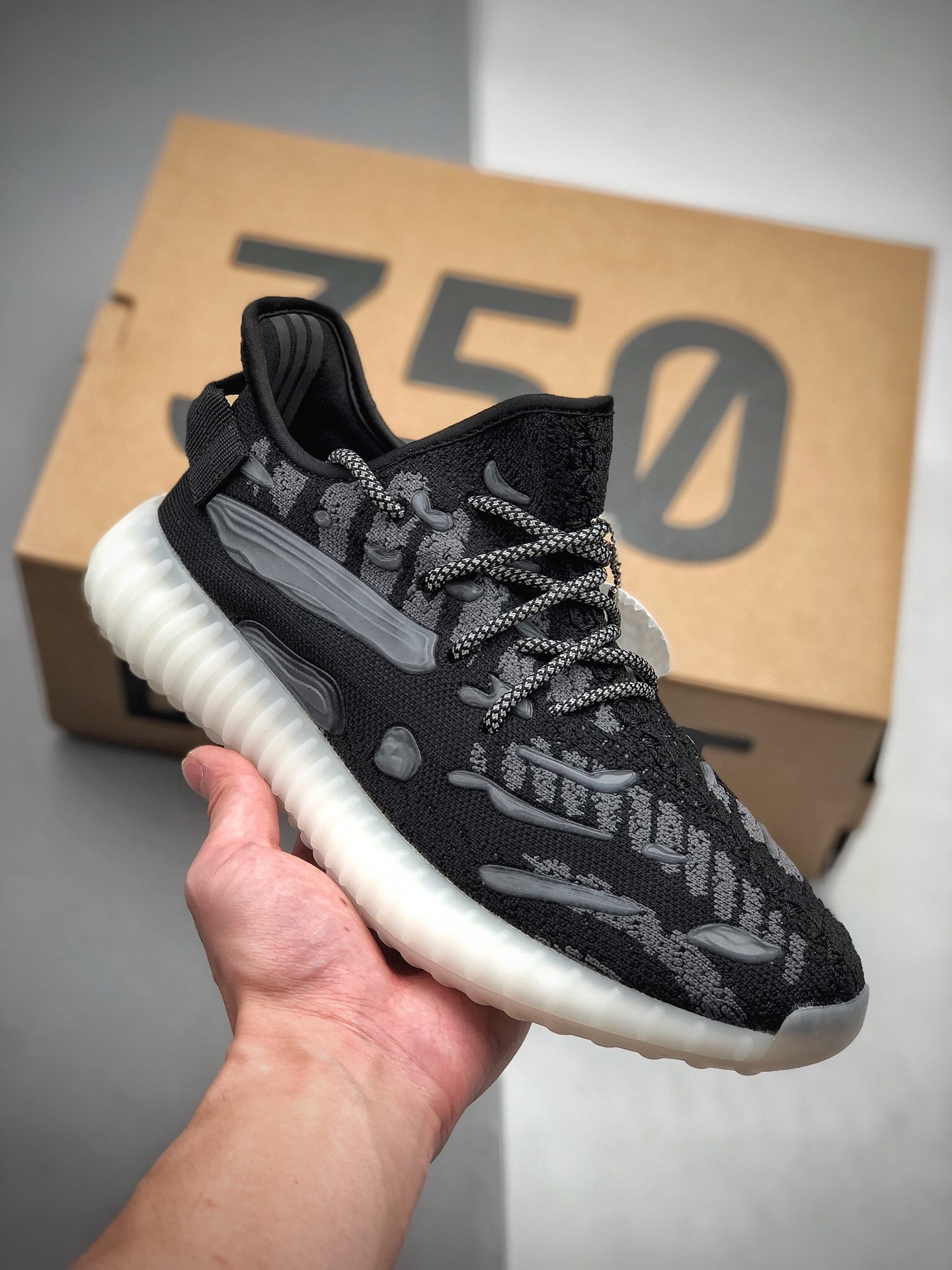 350 侃爷再度联乘Adidas Yeezy Boost 350 V3  百搭轻便爆米花中底休闲运动慢跑鞋FC9219