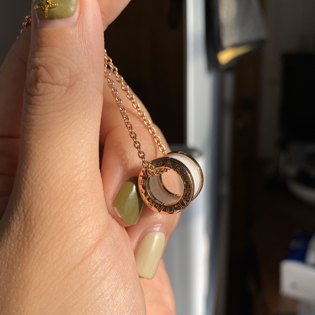 Bvlgari 宝格丽白陶瓷logo项链