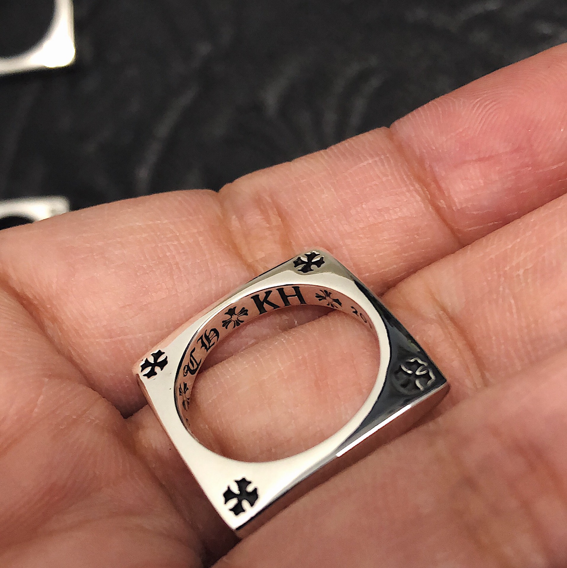 Chrome Hearts 新品上架𝗖𝗵𝗿𝗼𝗺𝗲 𝗛𝗲𝗮𝗿𝘁𝘀 克罗心新品KH方形四十字戒指