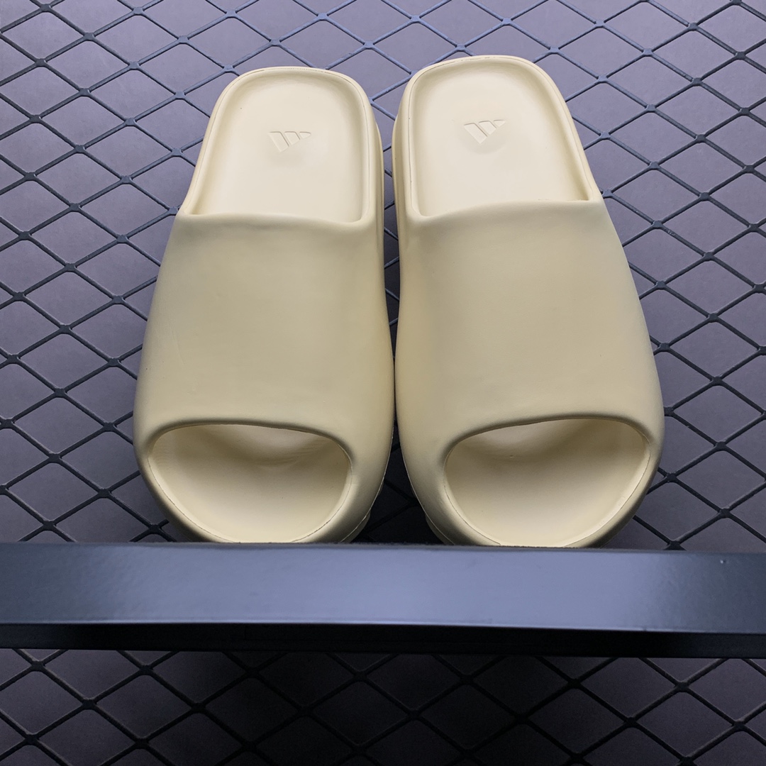 130 Adidas 阿迪达斯 Original Yeezy Slide  Sand FW6344 沙色