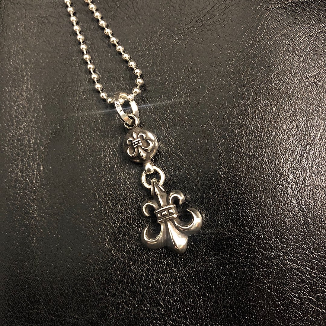 Chrome Hearts 𝗖𝗵𝗿𝗼𝗺𝗲 𝗛𝗲𝗮𝗿𝘁𝘀 克罗心童军花项链