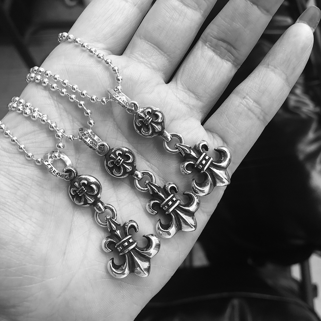 Chrome Hearts 𝗖𝗵𝗿𝗼𝗺𝗲 𝗛𝗲𝗮𝗿𝘁𝘀 克罗心童军花项链