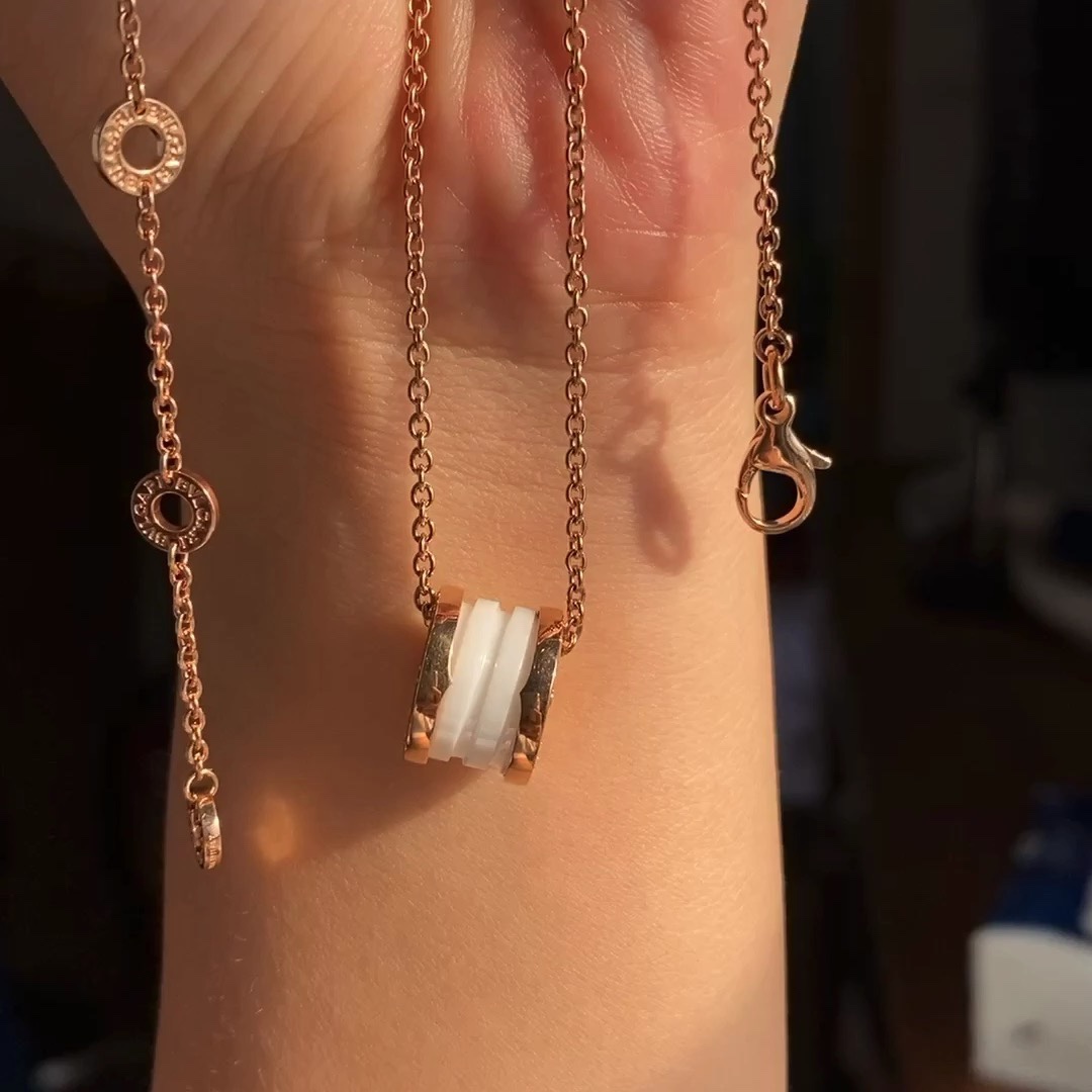 Bvlgari 宝格丽白陶瓷logo项链