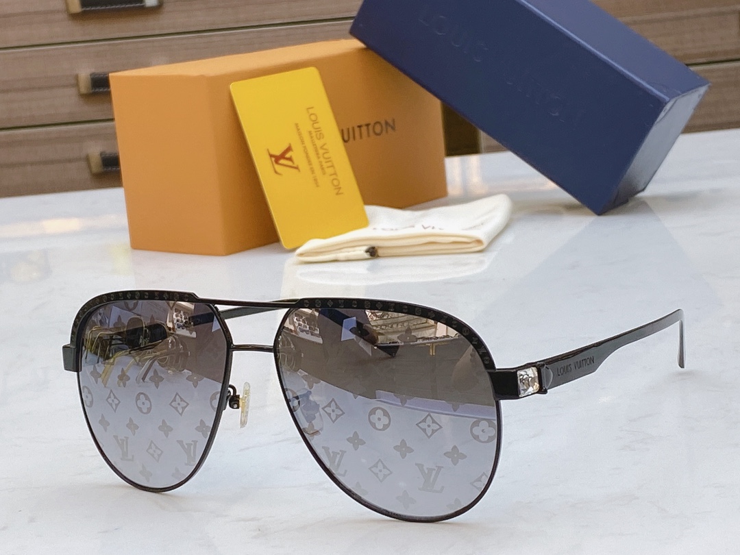 Louis Vuitton Sunglasses Set With Diamonds