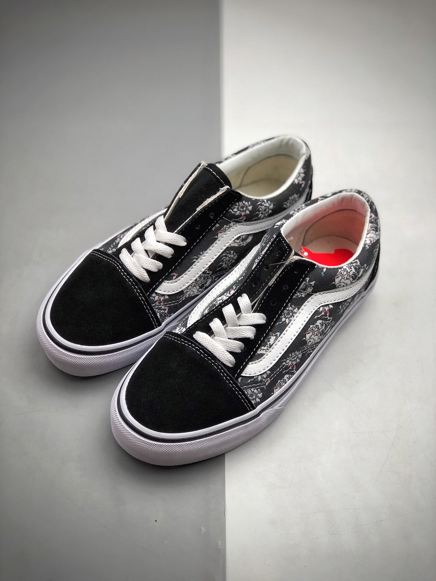 150  Vans范斯 经典系列Old Skool暗色骷髅头印花板鞋运动鞋  型号：KM21