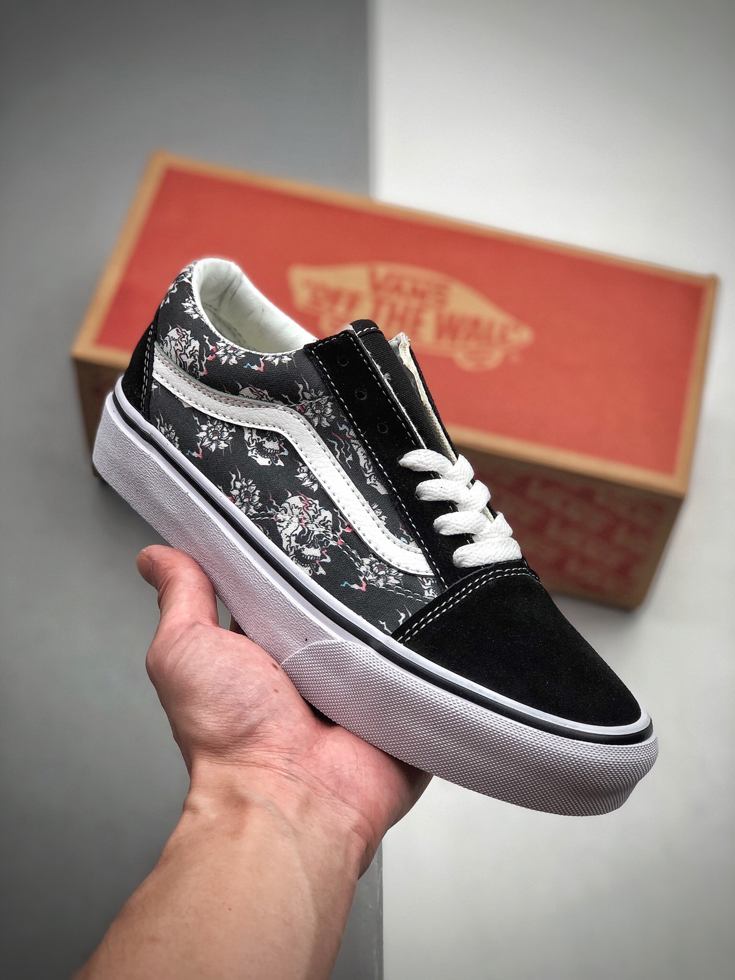 150  Vans范斯 经典系列Old Skool暗色骷髅头印花板鞋运动鞋  型号：KM21