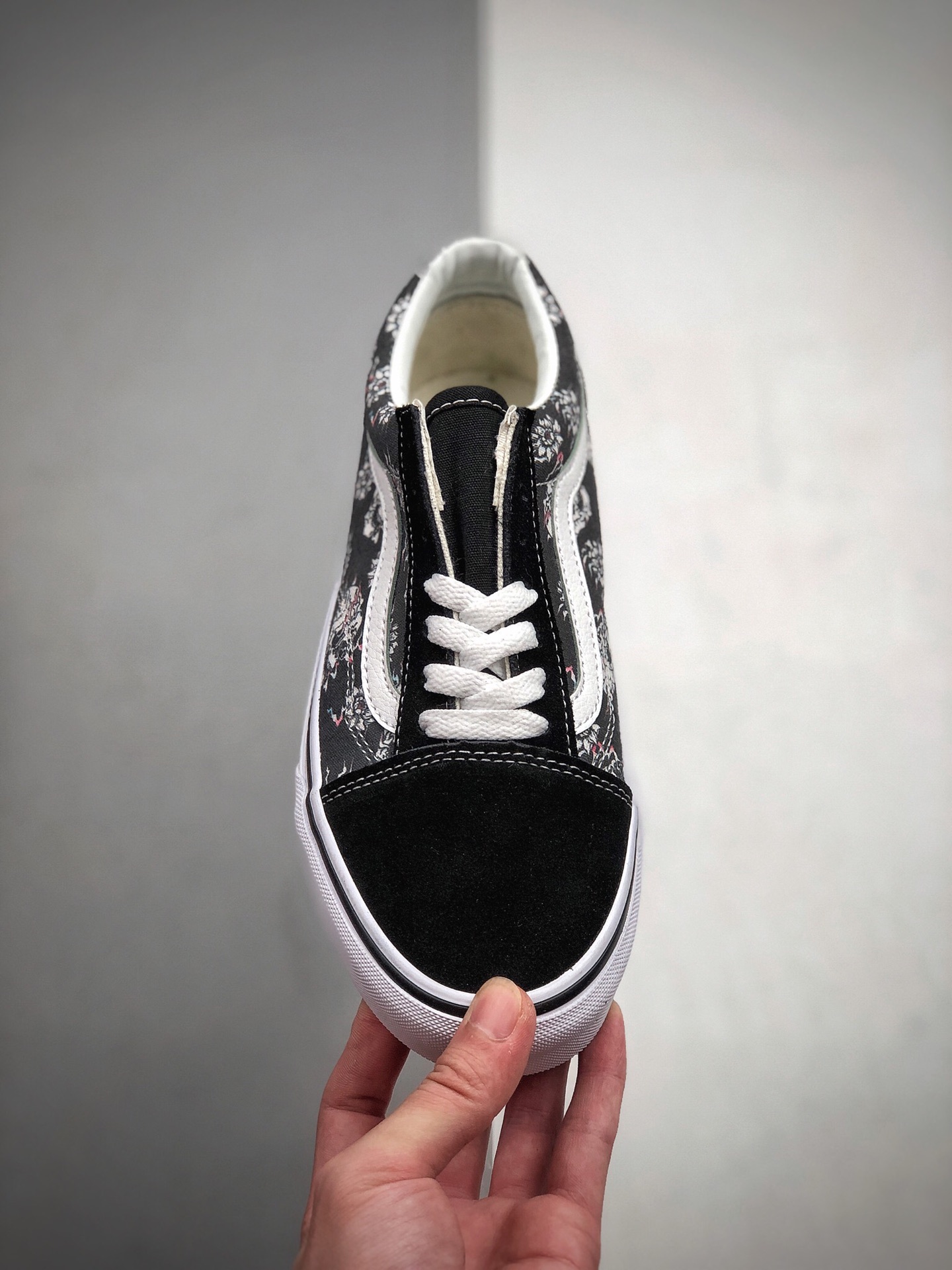 150  Vans范斯 经典系列Old Skool暗色骷髅头印花板鞋运动鞋  型号：KM21