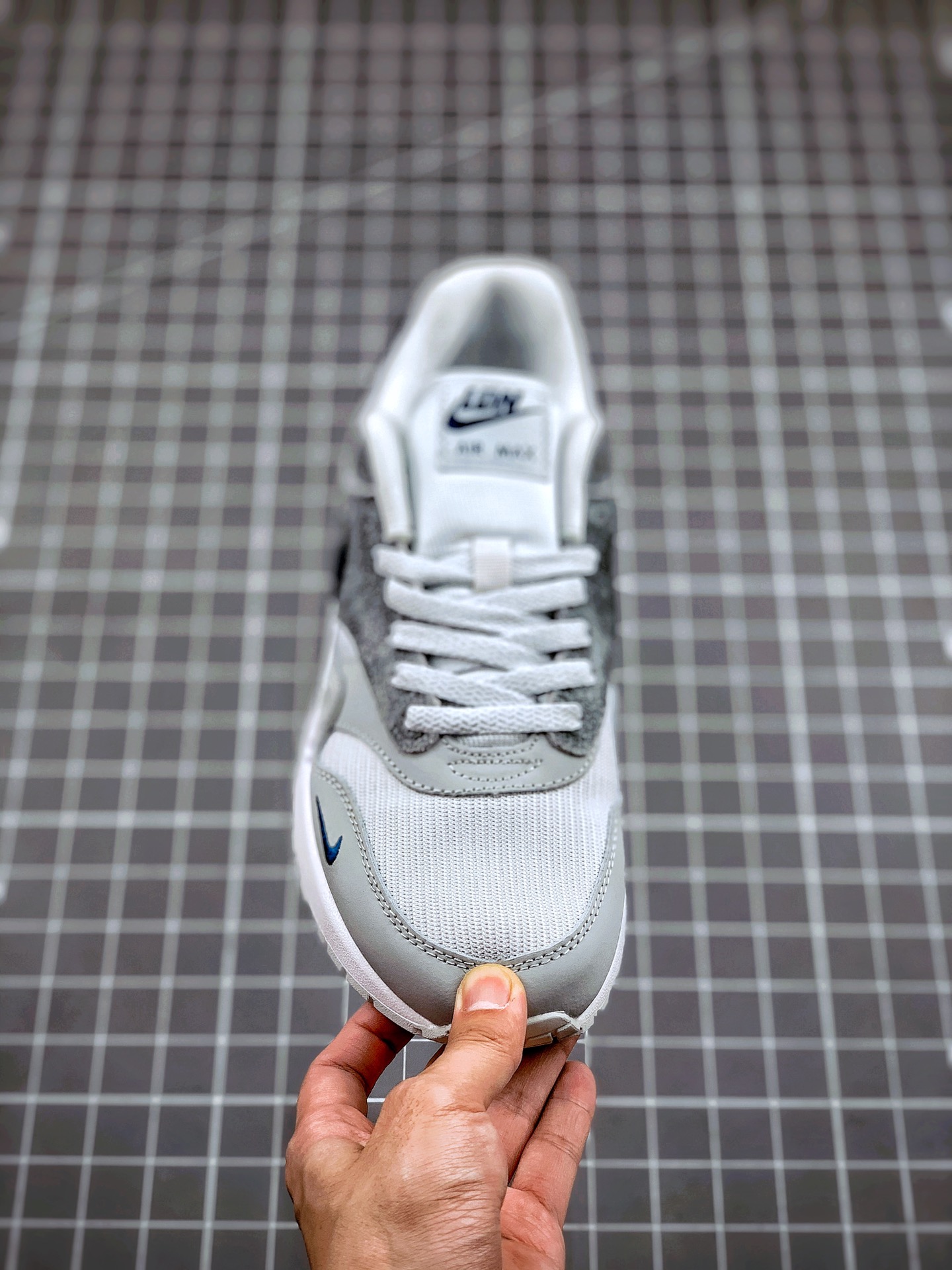 200  Nike air max1由 Tinker hatfield和 Mark Parker在1987年设计CV1639-001