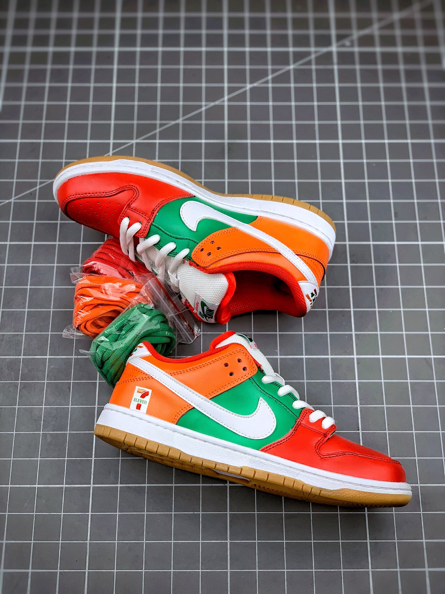 250 7-Eleven x NK SB Dunk Low 日本便利店7-11联名 CZ5130-600