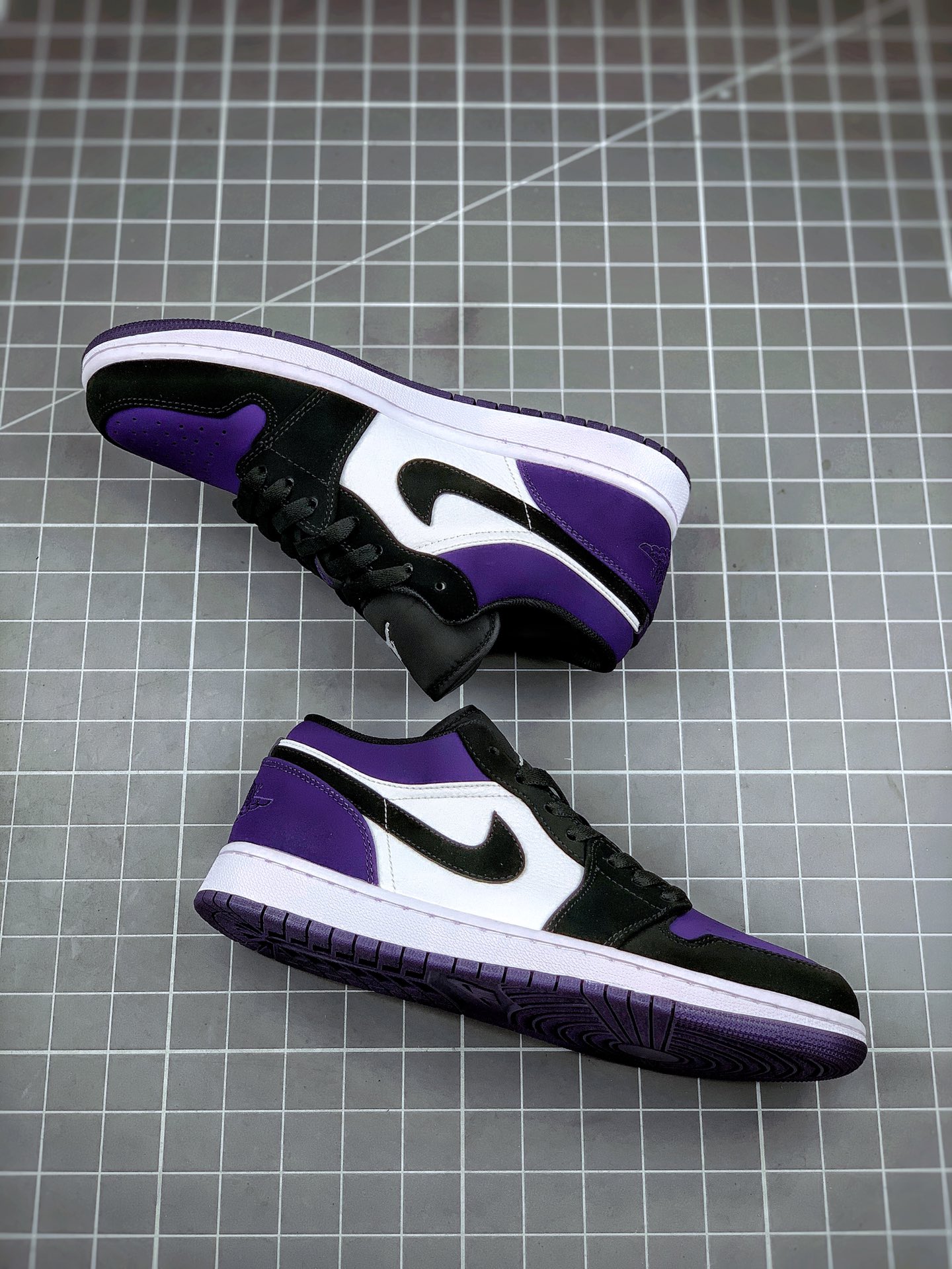200   Air Jordan 1 Low 黑紫脚趾 553558-125