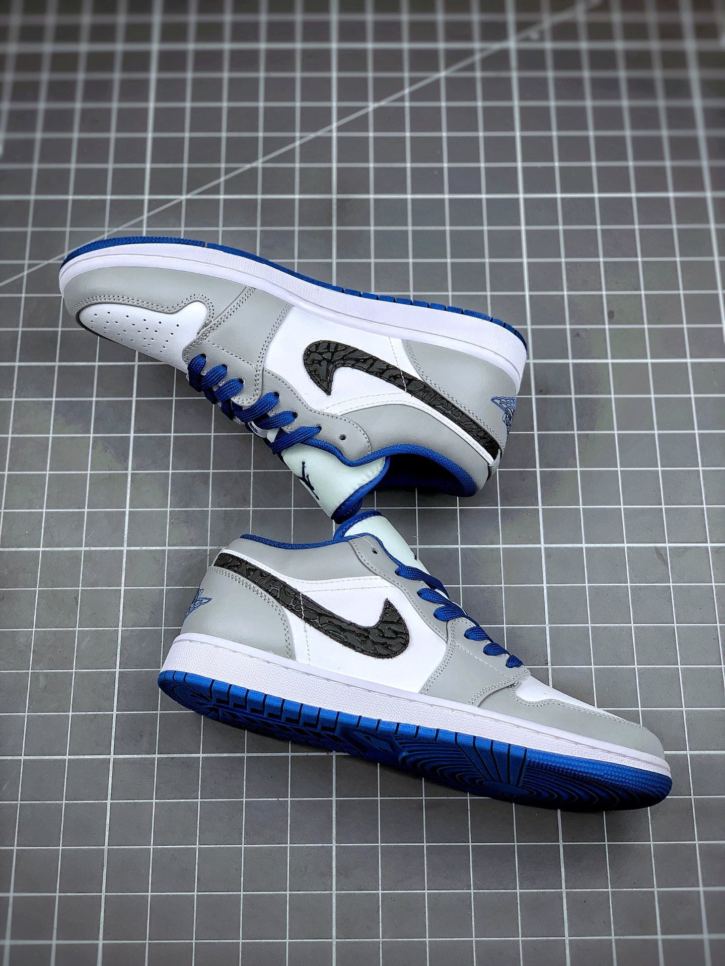 200 核心主推   Air Jordan 1 Low 独立日 狼灰 553558-103