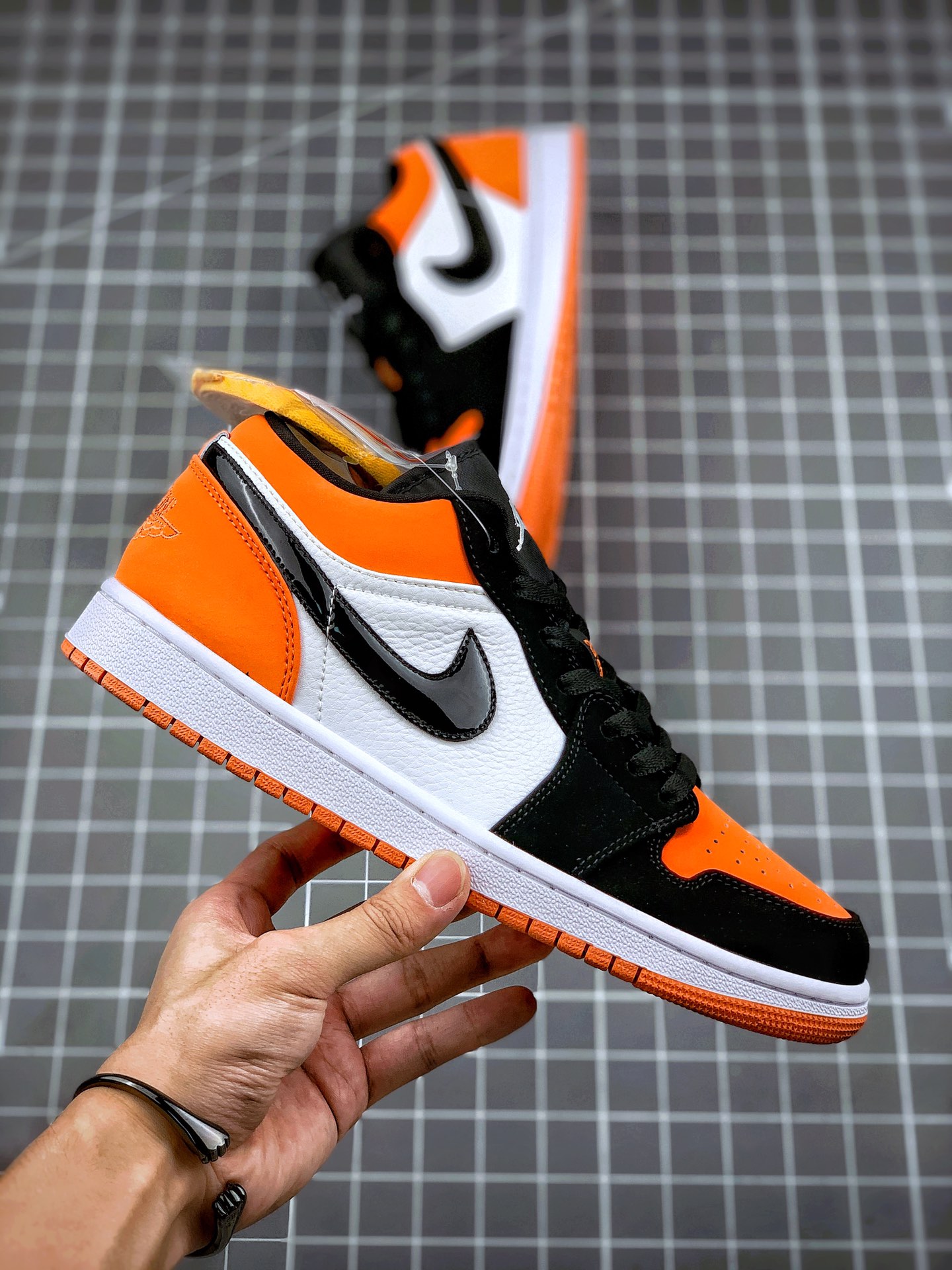 200  Air Jordan 1 Low 扣碎篮板 553558-128