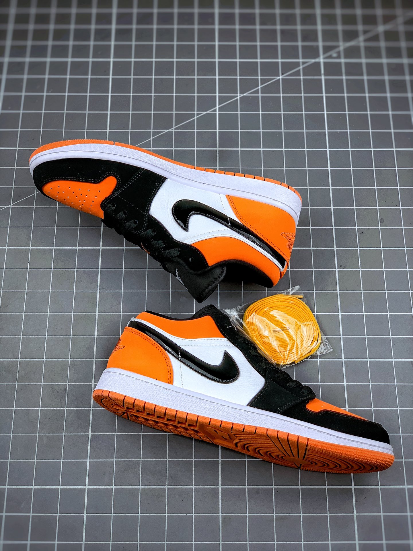 200  Air Jordan 1 Low 扣碎篮板 553558-128