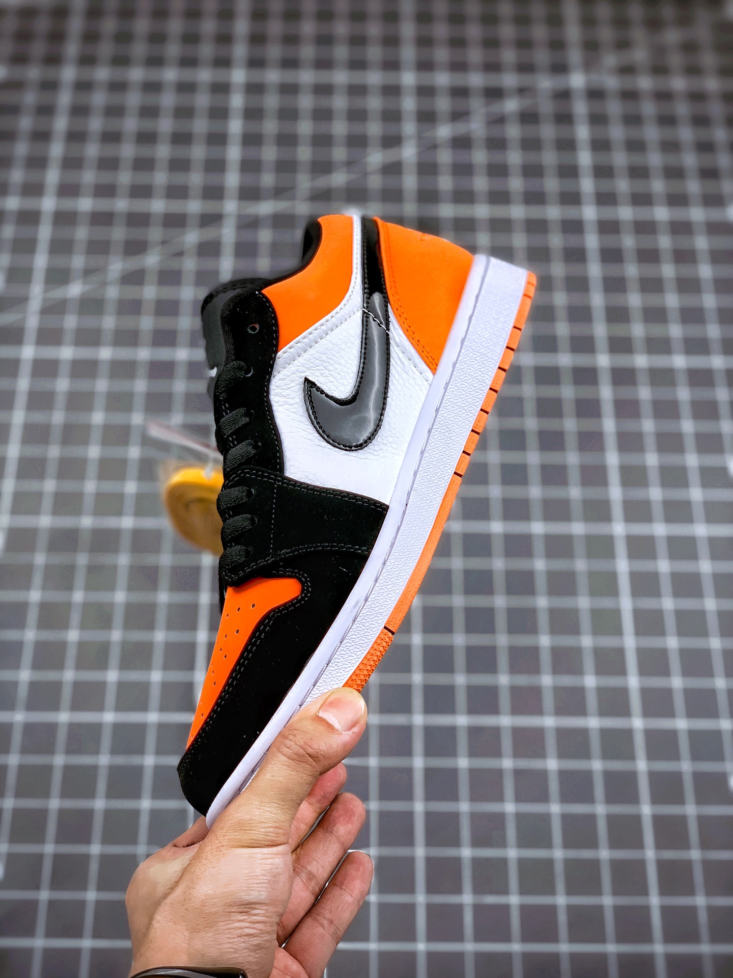 200  Air Jordan 1 Low 扣碎篮板 553558-128