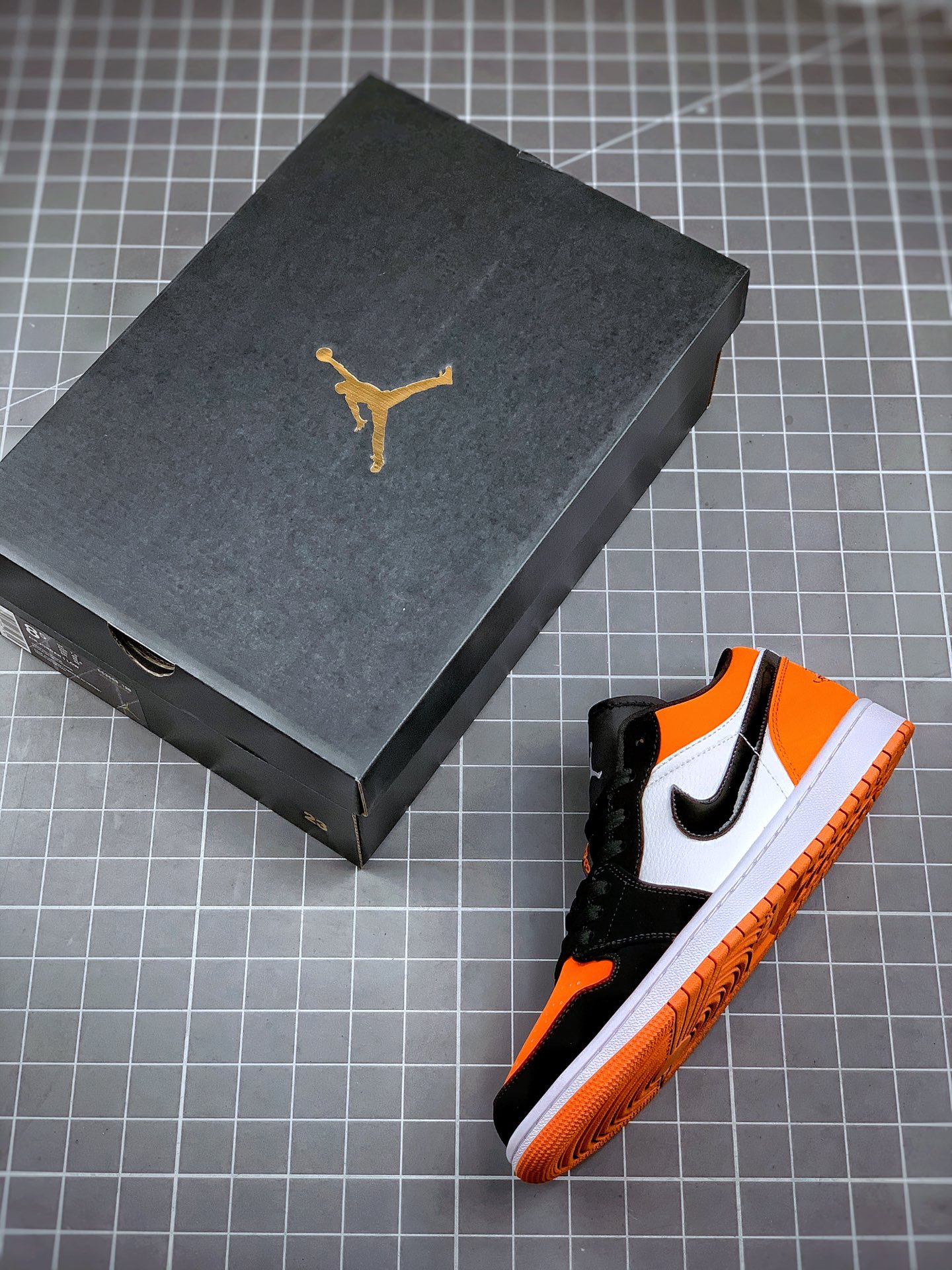 200  Air Jordan 1 Low 扣碎篮板 553558-128
